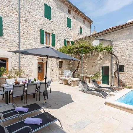 Ferienhaus Lovely In